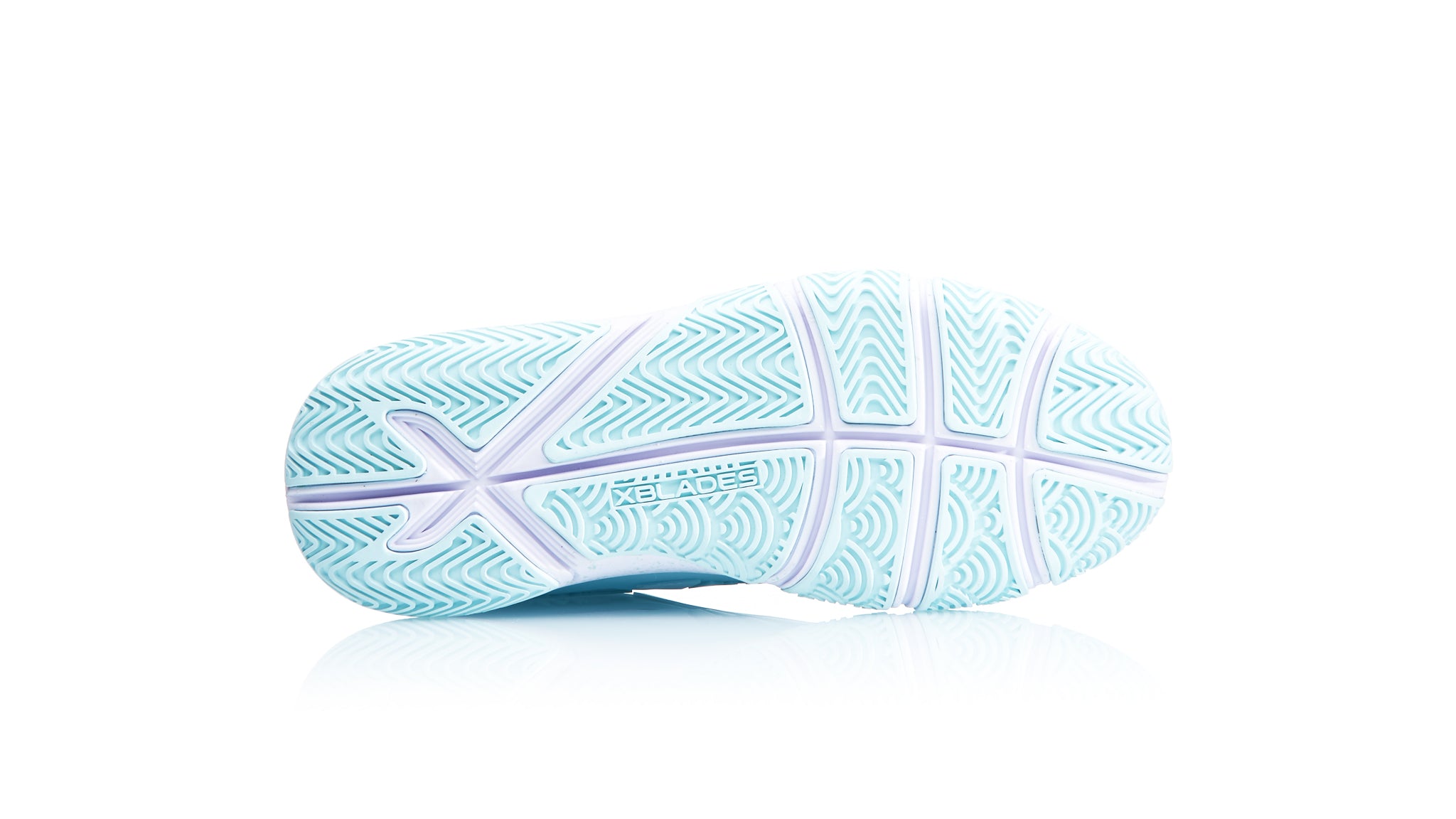blue-and-white-womens-netball-shoe-xblades
